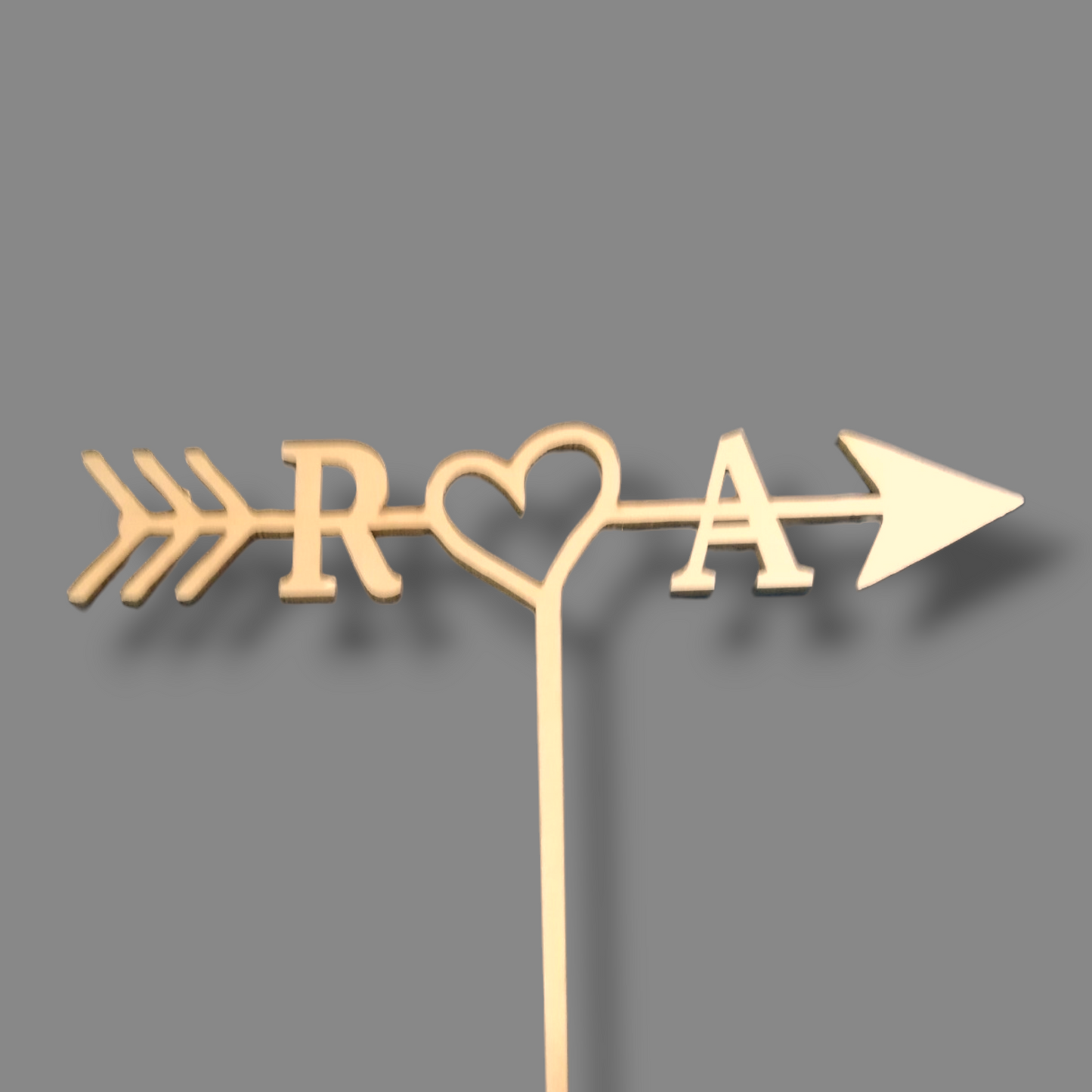 Wood topper (gold) "initials arrow"