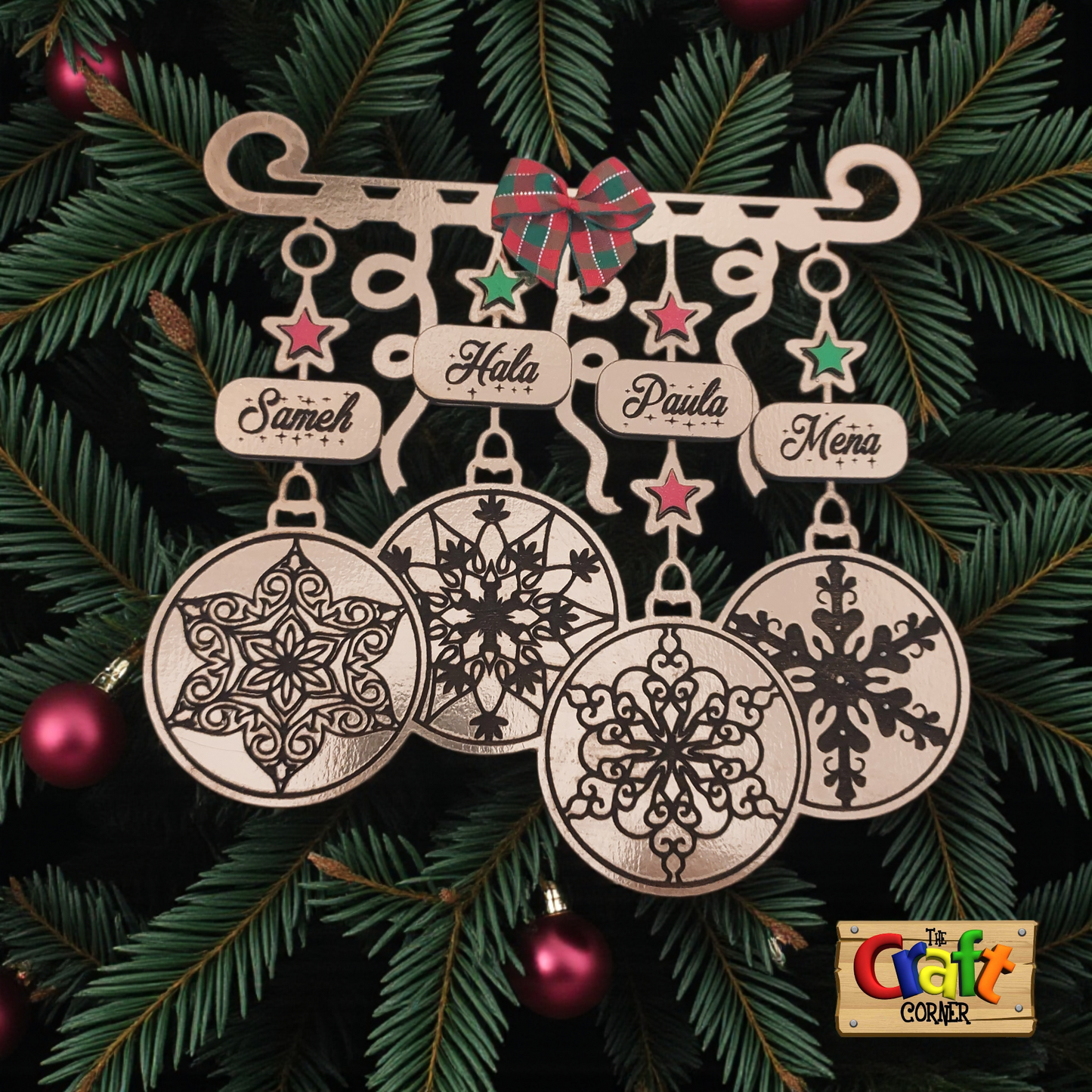 Ornament/wall decor: Family personalized Christmas golden ornament