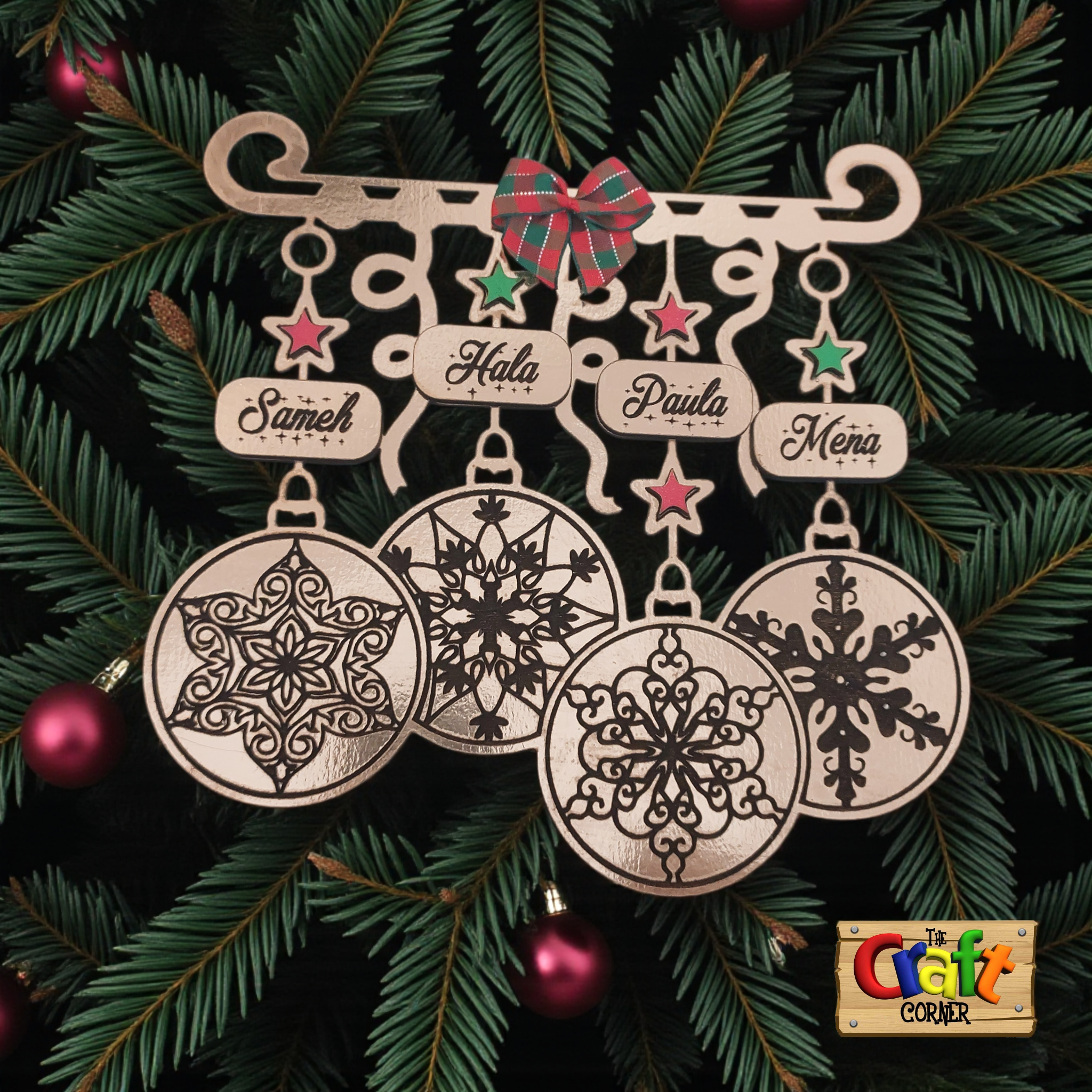 Ornament/wall decor: Family personalized Christmas golden ornament