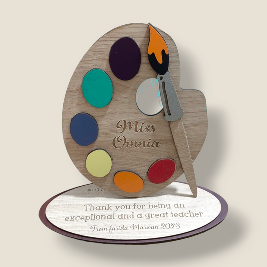 Personalized wooden palette stand
