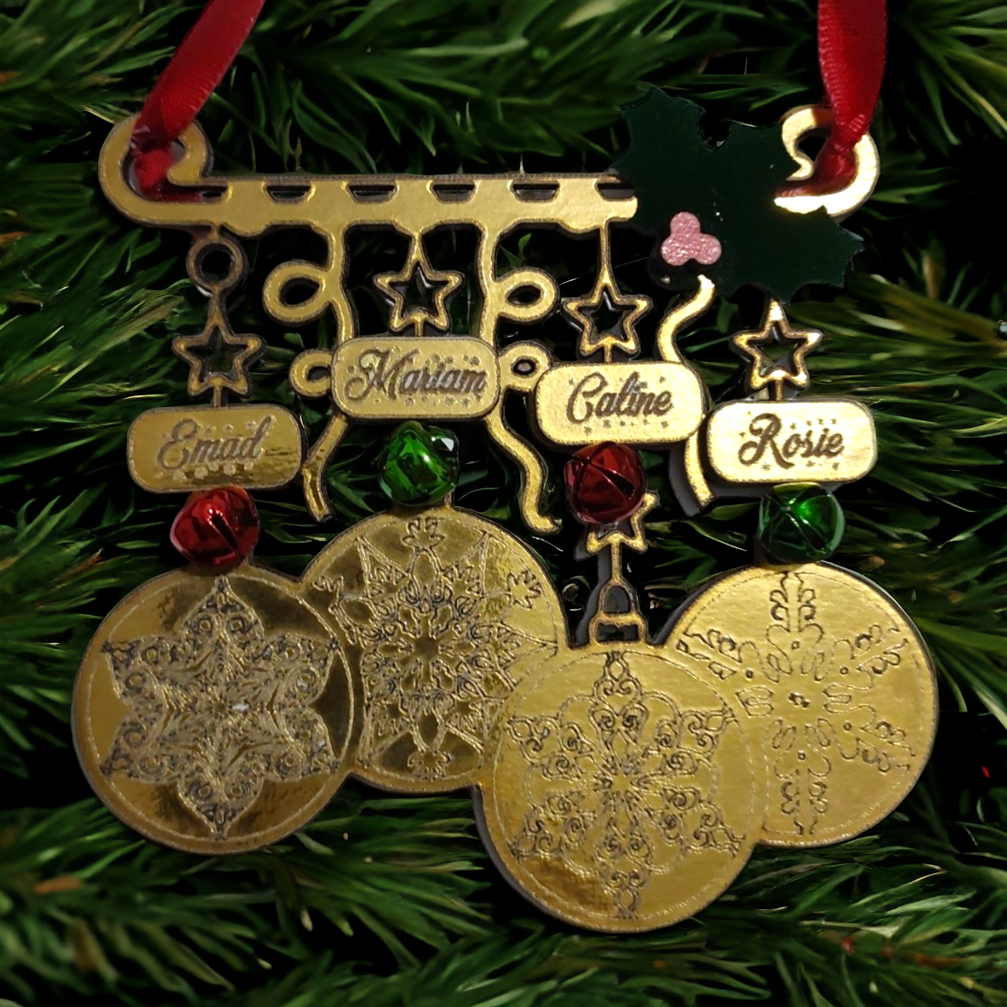 Ornament/wall decor: Family personalized Christmas golden ornament