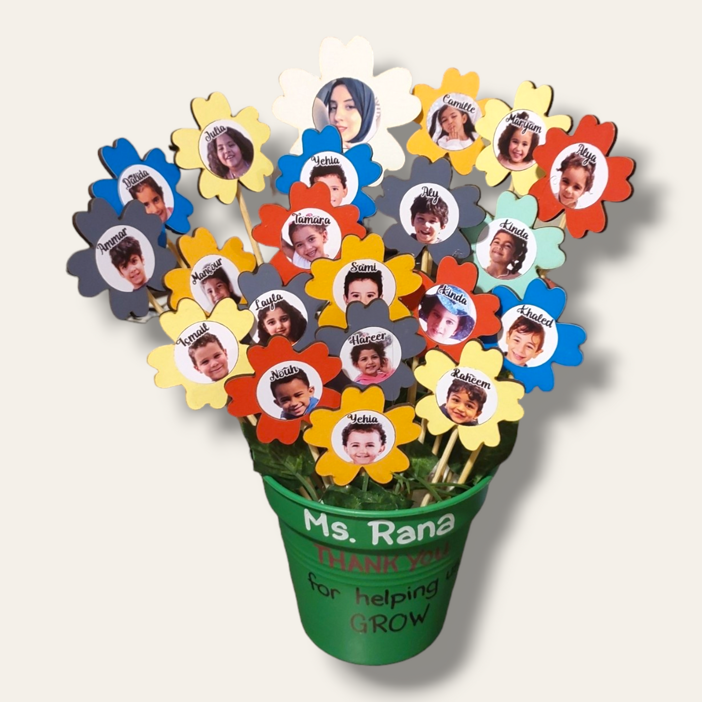 Pot: Wooden flower pot (pictures)