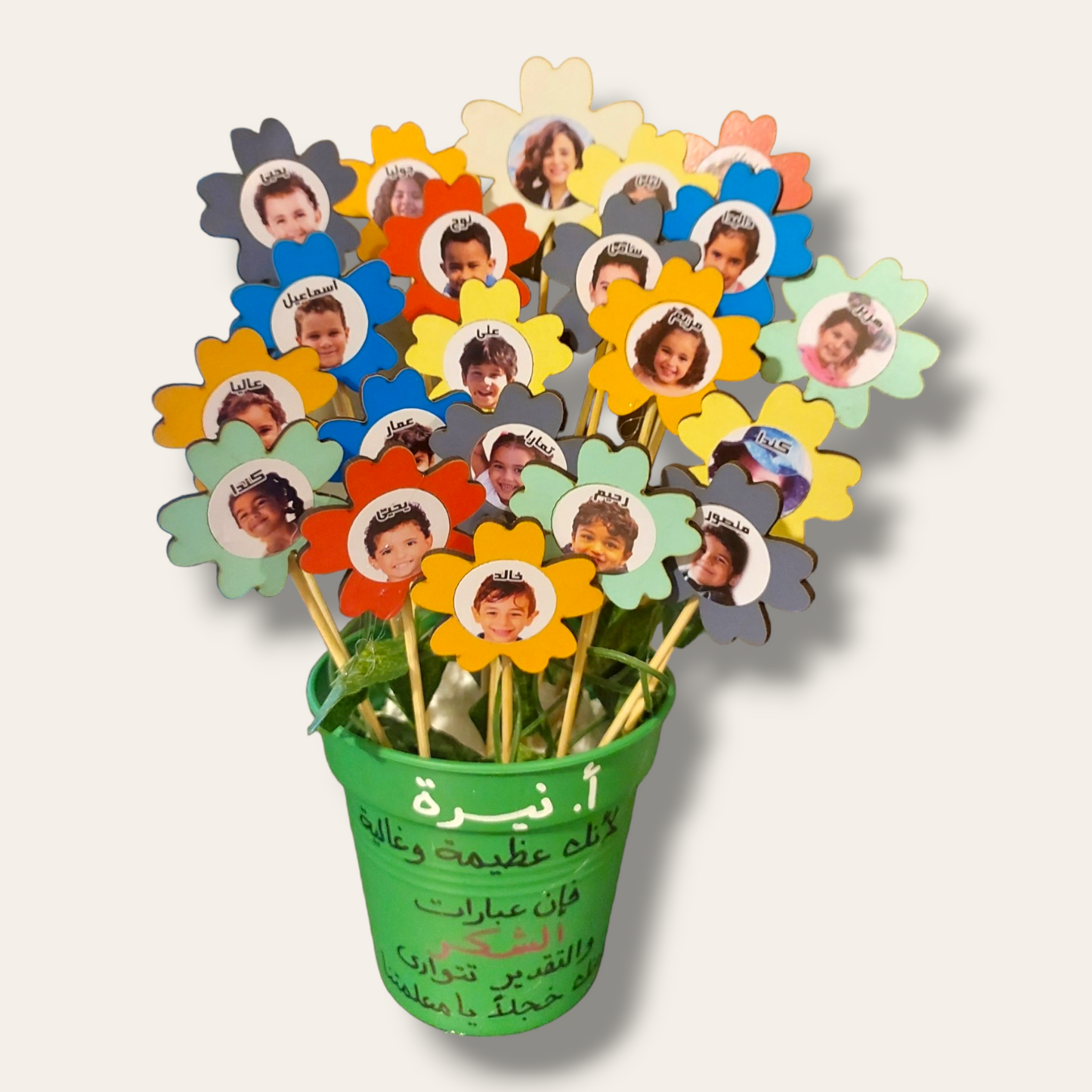 Pot: Wooden flower pot (pictures)