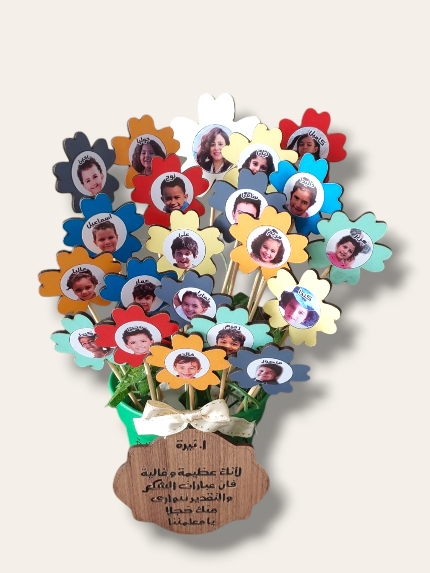 Pot: Wooden flower pot (pictures)